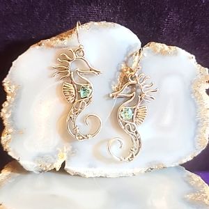 Seahorse dangling earrings